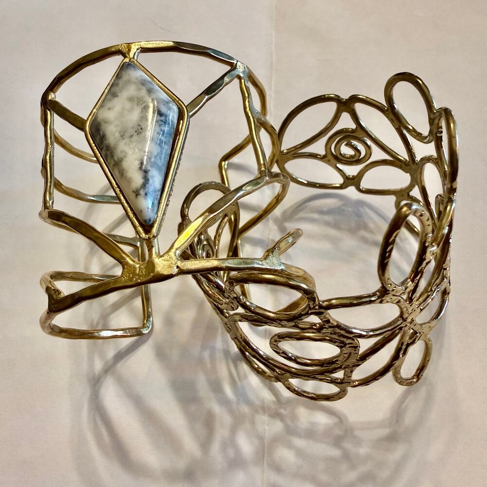 Pair of Vintage Style Wide Openwork Brass Cuff Bracelets - Picture 4 of 8